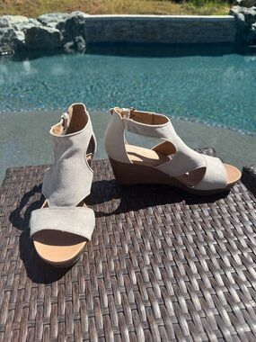 Dr. Scholl's Light Beige Cutout Wedge Sandals